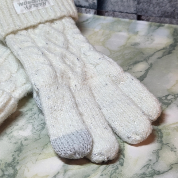 Harley- davidson White sparkly Knit Hat Gloves Set ( One Size ) - Picture 9 of 10